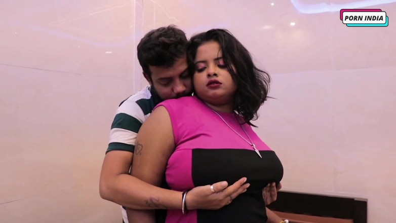 Porn India Studio: Awek panas bertetek besar berkongkek tegar romantis dengan orang asing