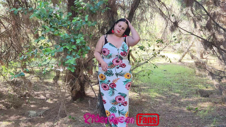 Riderqueen BBW Step Mom Latina Ebony: Riderqueen all'aperto: video per gli appassionati all'aperto