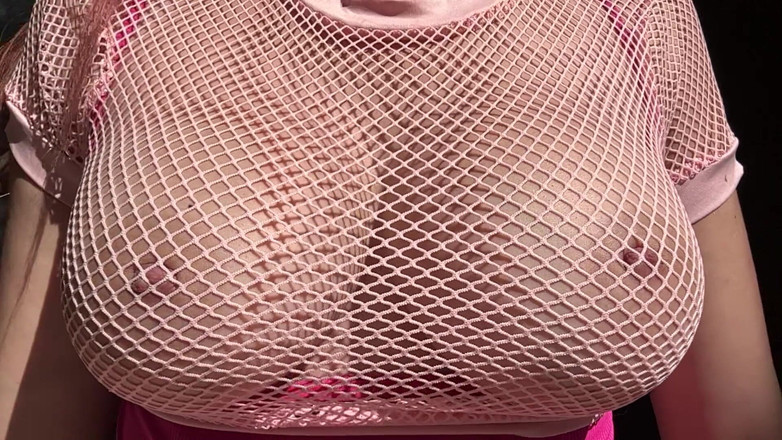 Artemisia Love: 意大利大奶熟女artemisia最爱在户外展示她饥渴的大奶子，并让他们弹跳