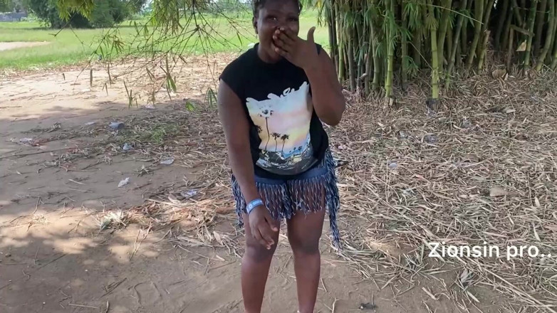 Zion: Africana Negra Sexy Garota Negra Dança Em Público Com Risos