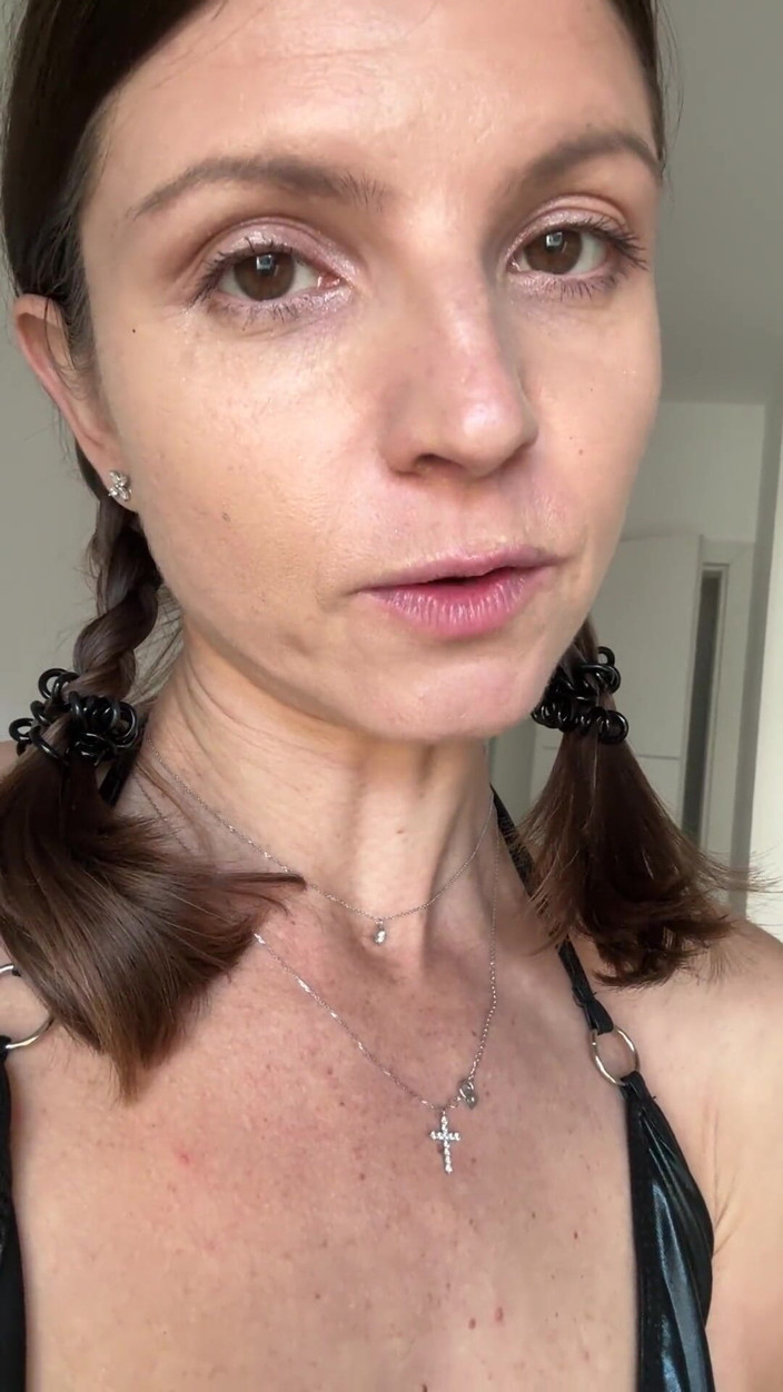 Gina Gerson: Stokings solo și joc cu pizdă în latex