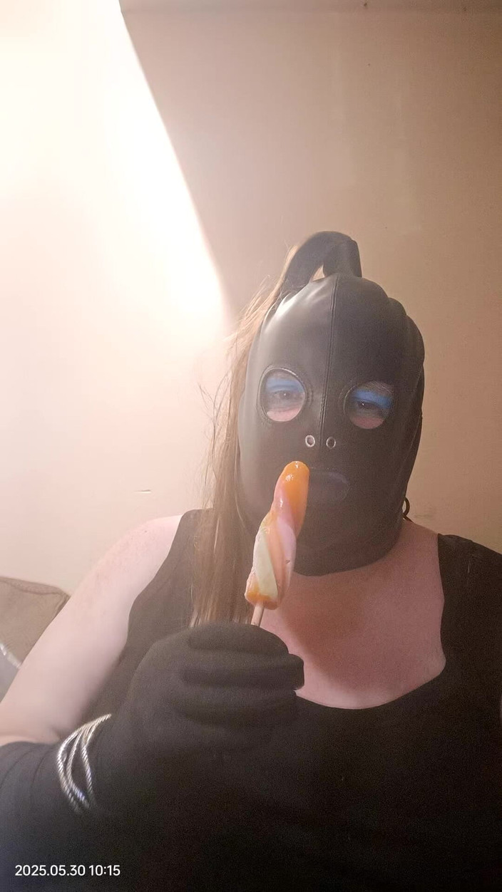 Stephanie-Nicole-TV: Sucer une lolly glacée et parler d’un drive à la campagne