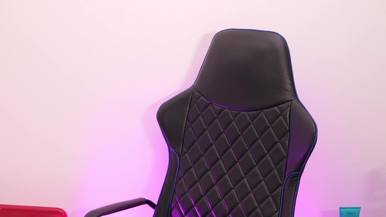 Stella Cardo: Stella seksi tersentak dengan dua mainan