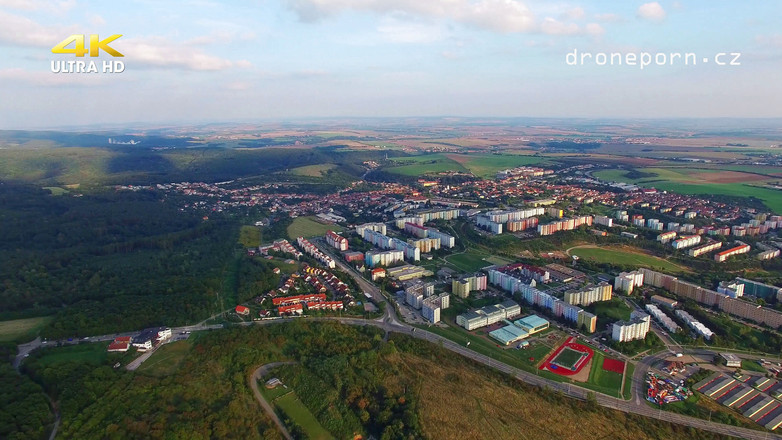 Peaches and Bananas: Молодичка на нудистському пляжі знята дроном