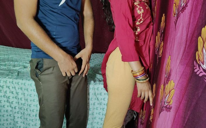 Kavita Studios: 性感的继妹独自在家时与她的继兄弟重口味肛交 印地语音频