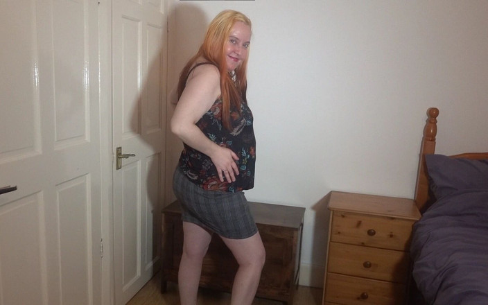 Littlevixen: Mature getting changed for work