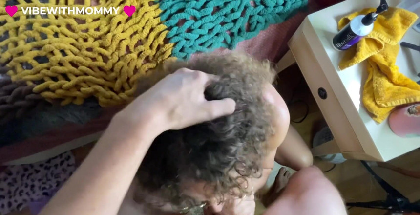 VibeWithMommy: Madrastra consigue enorme facial y áspero desordenado anal ¡Esta es una sesión...