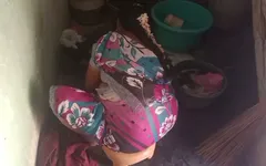 Priyanka sexy tante jurk wassen in bad