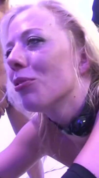 Anal, garganta profunda e gangbang com loira gostosa