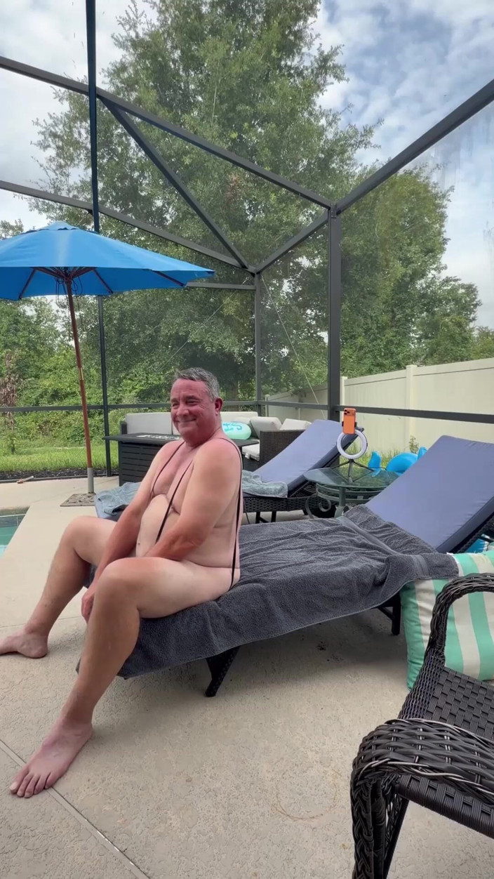 GottaLuvBB: Je Prends Soin D’allen Au Bord De La Piscine