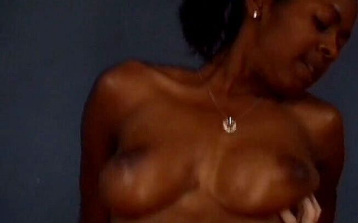 Black Jass: बड़े स्तनों वाली काली कमसिन की गोरे मर्द द्वारा चुदाई