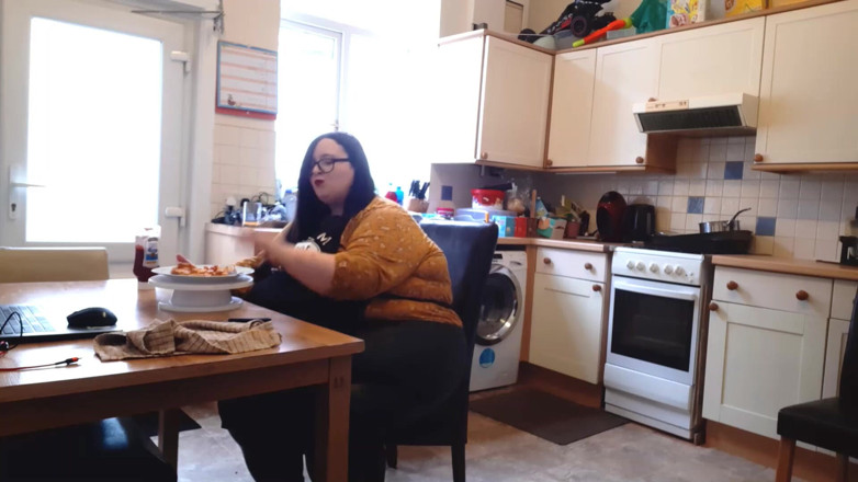 SSBBWLadyBrads: BBW SSBBW eating scene fanfiction pig in an apron
