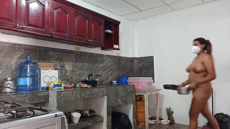 Goky: Nevlastní sestra mého přítele připravuje večeři velmi chutnou