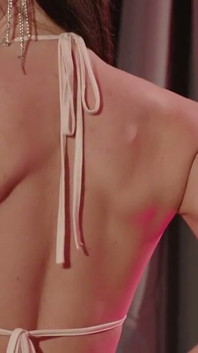 Kristy Black recibe un facial caliente después de un buen festival de sexo