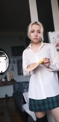 Piękny striptiz w domu