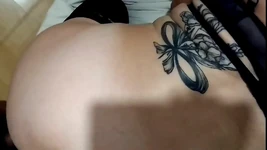 Scène de lit réelle. Un jeune amant insatiable baise une MILF