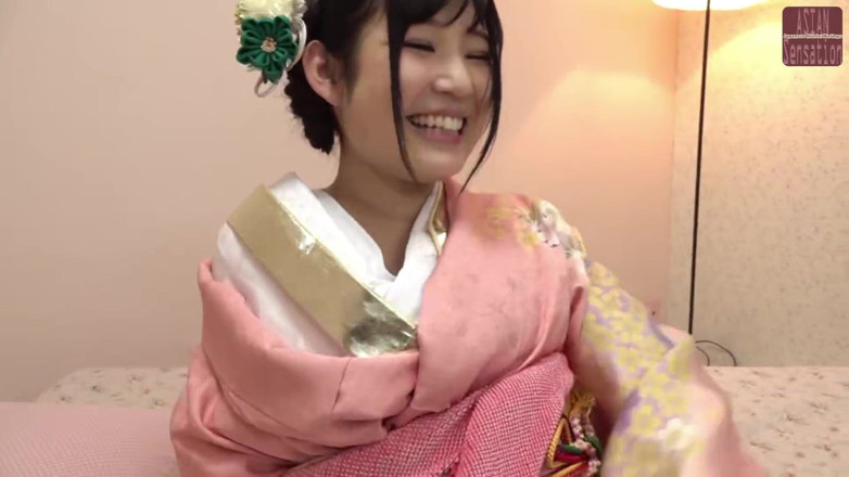 J Hentai Matings: La timida bellezza kimono viene rimorchiata e introdotta ad un...