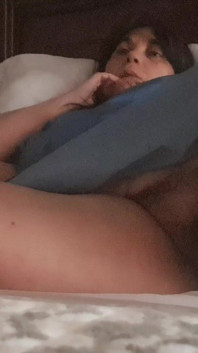 La matrigna guarda nuda la tv