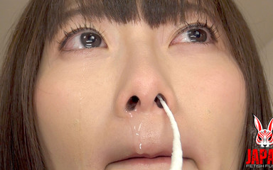 Japan Fetish Fusion: Nos dokořán. Snot kape. Kýchá a roztrhá ti na tváři...