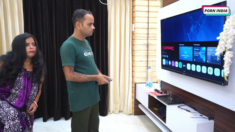 Porn India Studio: 孤独で熱い女の子、見知らぬ人と激しく交わる