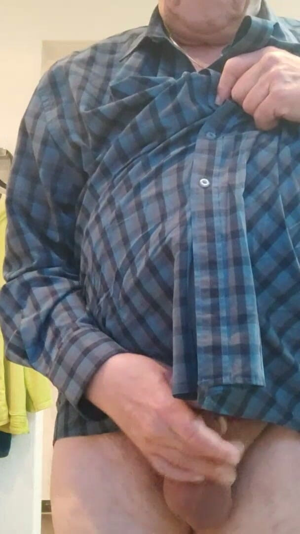 Karlchengeil: 네 사용한 팬티 라이너를 씹었어!