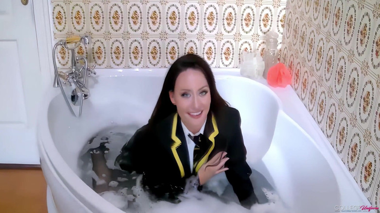 College Uniform: Simply Wet Con Carla Brown