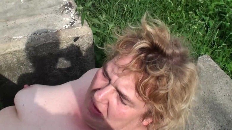 Muschi movie official: La bionda tettona figa pelosa milf ama il giovane cazzo...