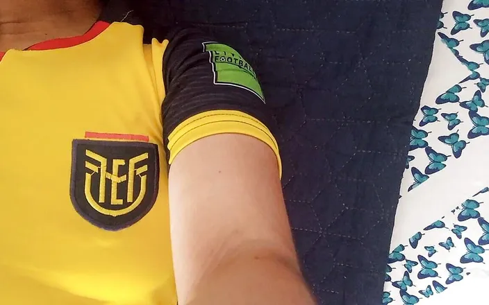 PATY PATY: Stepdaughter Before Going Out to Play Soccer She Warms up...