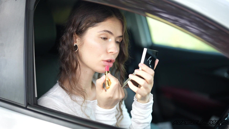 Rarible Diamond: いたずら女子高生ピンクの口紅マーク