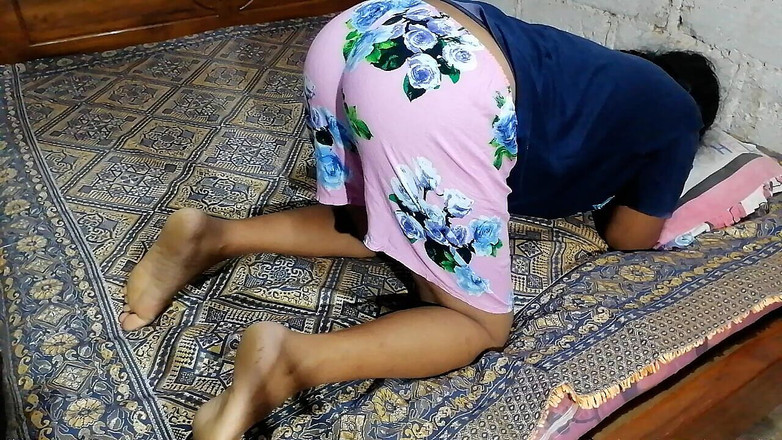 Sweety In Bed: Frau im Zimmer mit bester harter position erwischt