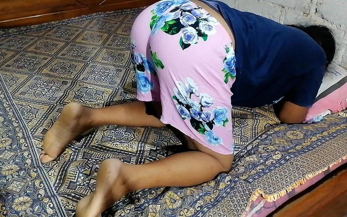 Sweety In Bed: 在房间里发现妻子的最佳硬姿势卡住了