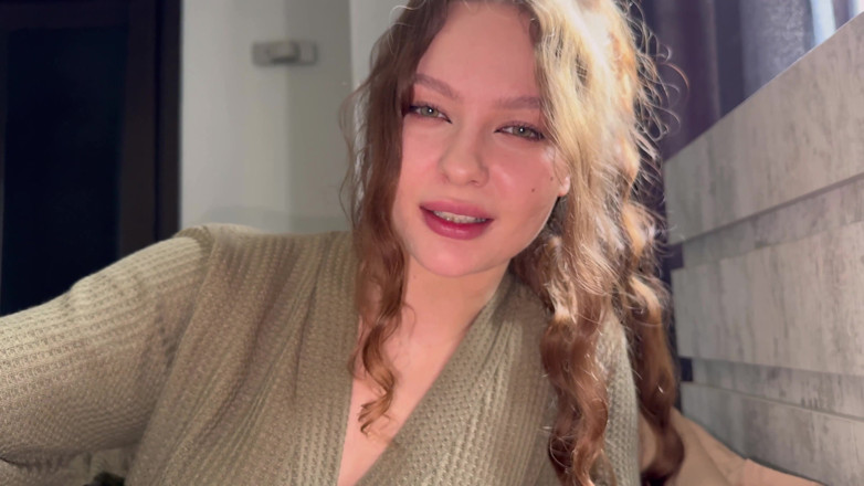 Alexa Poshspicy: POV: Stepaunt Caught Me Masturbating and Offered to Fuck Her...