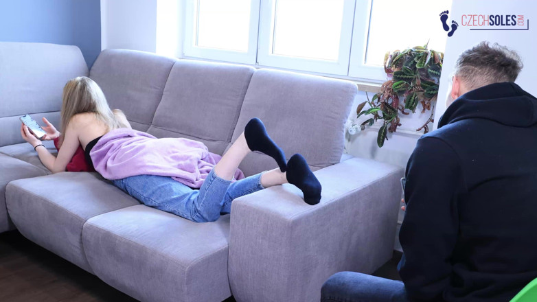 Czech Soles - foot fetish content: Śmierdząca cześć stóp dziewczyny