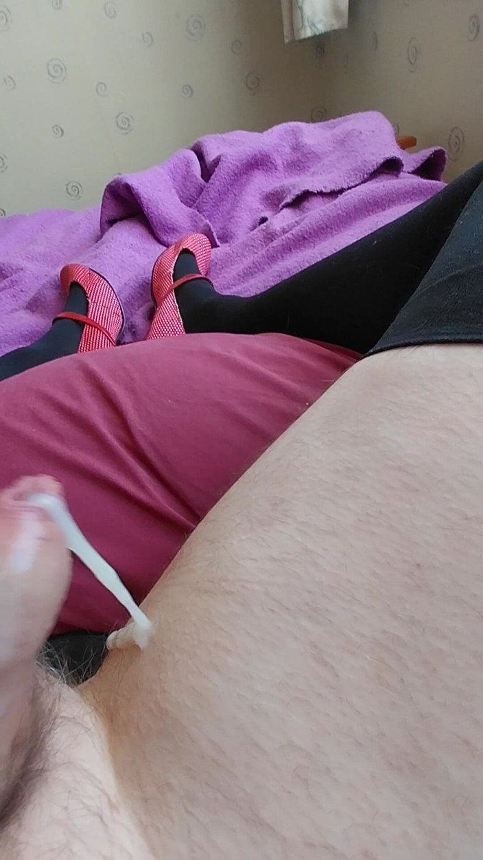 Cindy Belfast: Sissy Cums When Her Pussy Is Plugged