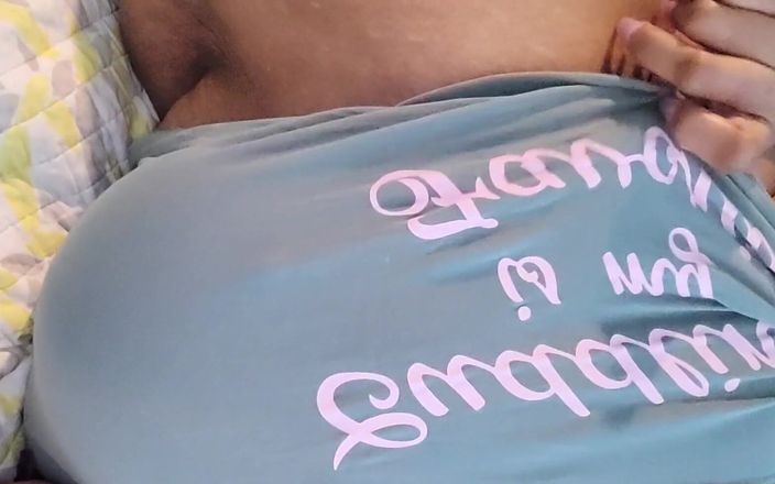Josie4yourpleasure: God morgon. Stora mjuka bröst och squishy mage.