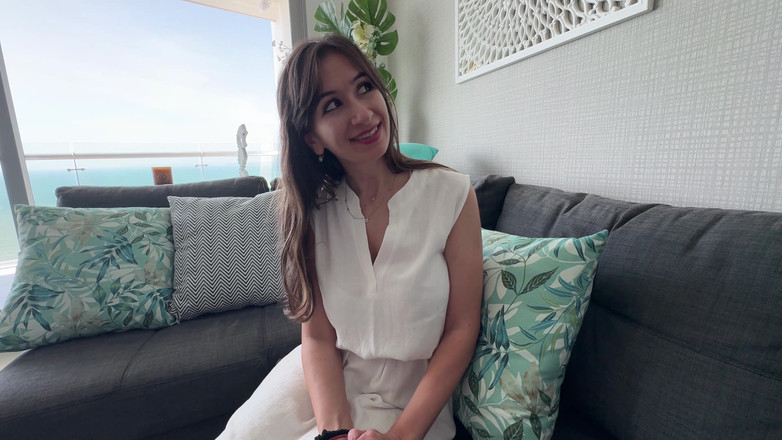 Kitty Kriss: Помінявся моєю пиздою на приголомшливу квартиру з видом на море