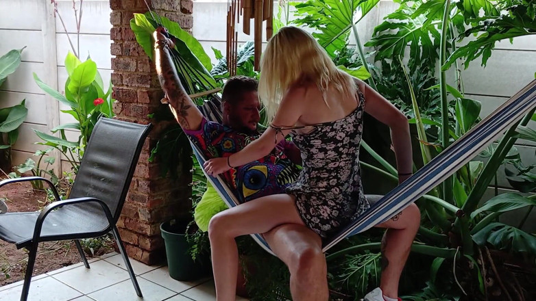 Bigjoefuckalott: Hawaii scopa all'aperto con una piccola piccola bionda hawaian