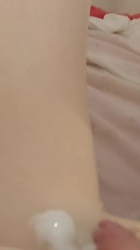 อุดรูตูด Cindy น้ำแตกแบบสาวประเภทสองบนกางเกงไนลอนสีแทนมันวาว