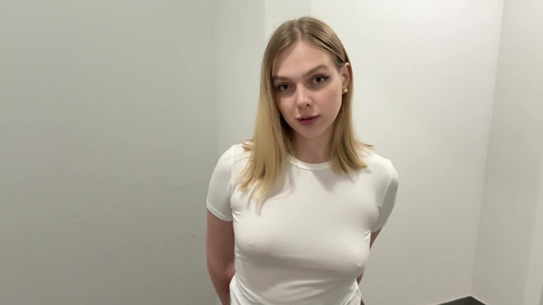Arisha Mills: Meine neue nachbarin im obergeschoss erwies sich als eine hure...