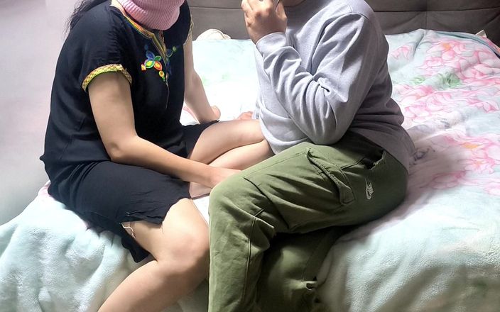 Cuckold Arabic: L'egiziano arabo scopa la sua moglie porcellina davanti al cornuto