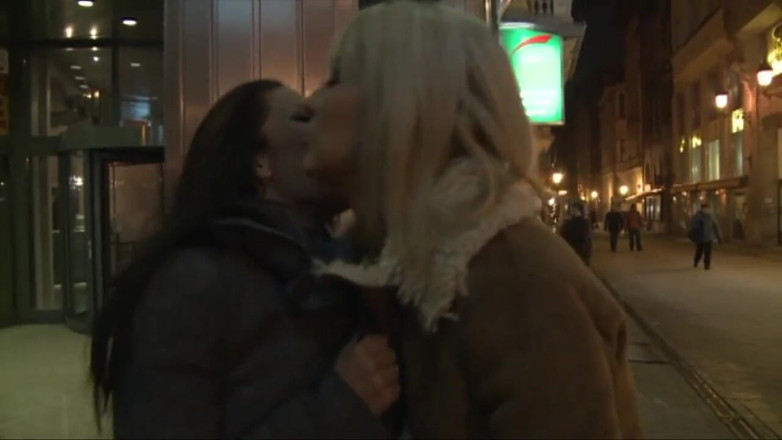 XTime Vod: Terapie sexuală pentru mame sexy