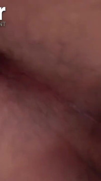 Dilf yang belum disunat menemui orang kecil di bilik hotel Fantasi Macrophilia