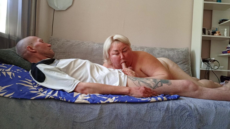 Zona901: Sono venuto dalla mia matrigna che si masturba per farmi...