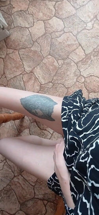 穿着夏装的女孩自慰