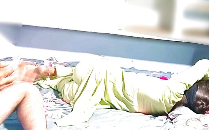 Rakul 008: Indische stiefbroer scheurt stiefzus broek en neukt haar