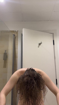 Divertimento nella vasca dell'hotel