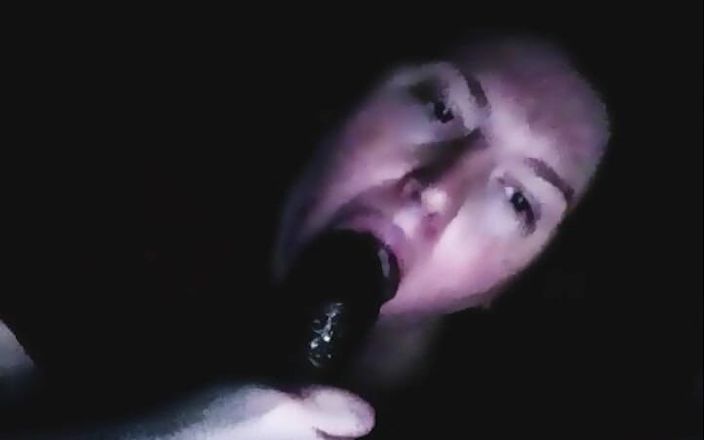 TrotzillaTheGod: 즙이 많은 사만다는 오럴을 예술 형식으로 만듭니다.