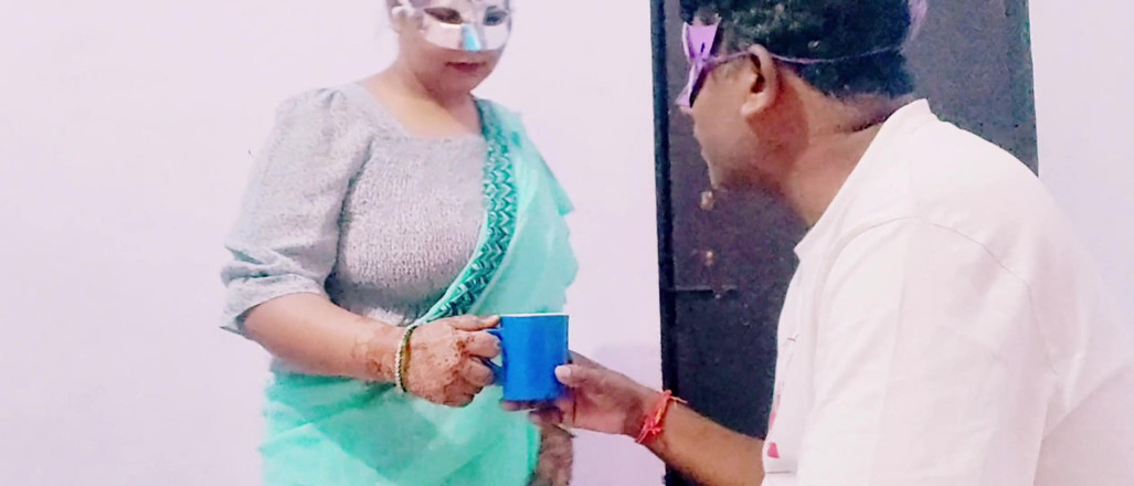Xpriya sex: Sexy priya bhabhi gab blowjob in green sari.