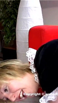 Lara lateks francuska pokojówka odgrywa rolę