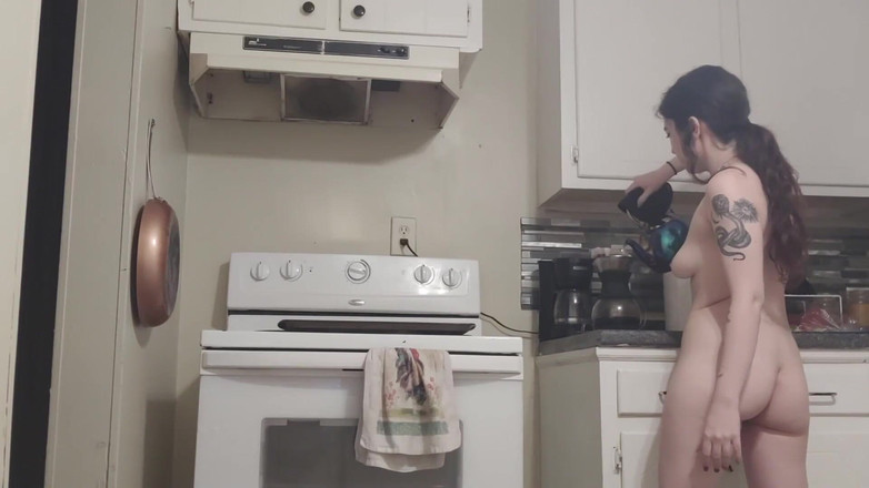 lilredvelvettt: Jak dělám svou ranní kávu nahou